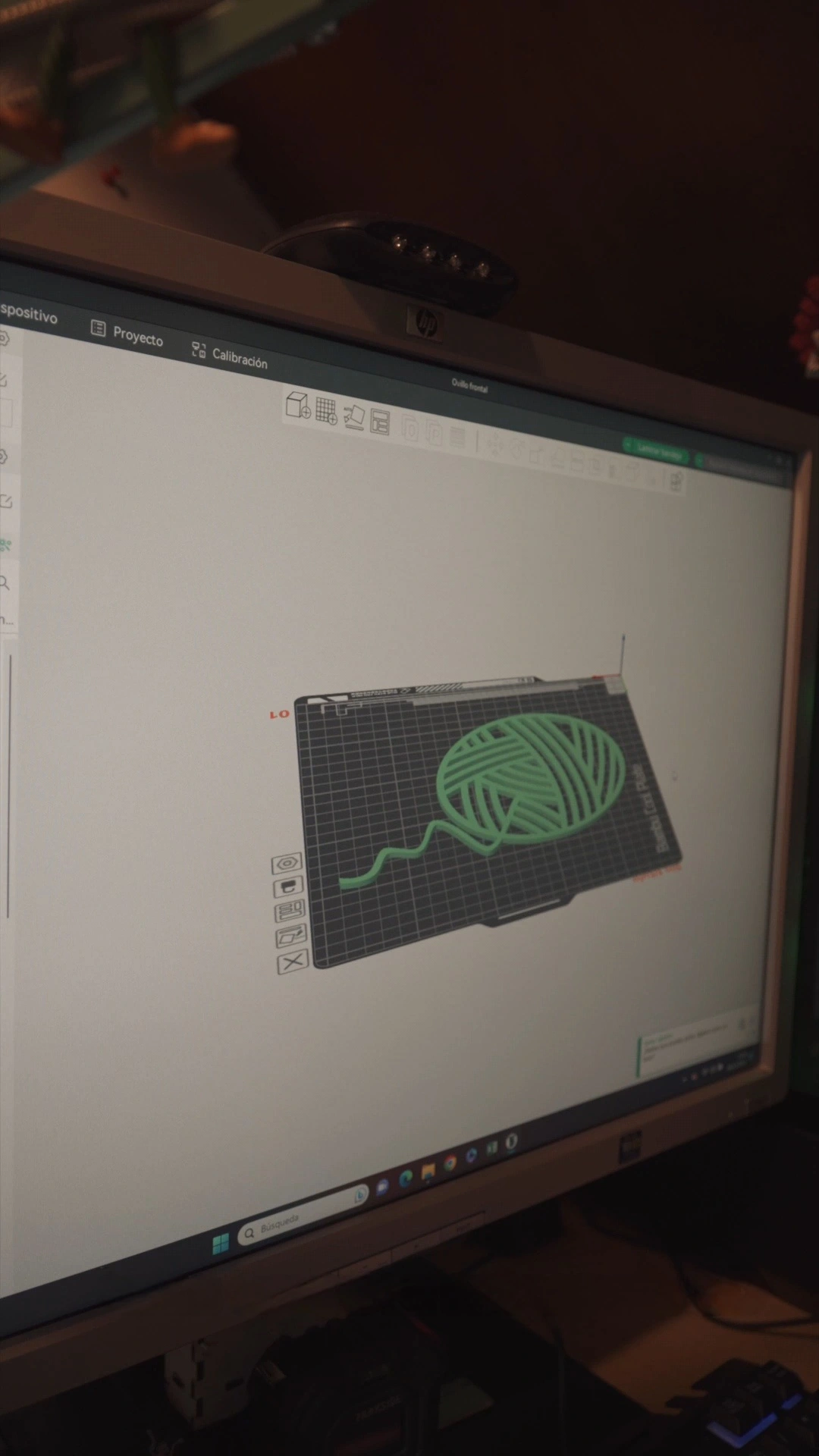 Diseño en 3D de un accesorio para tejer con forma de ovillo
